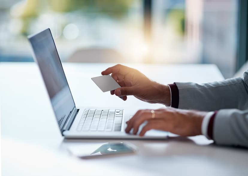 Guide complet pour configurer les cartes de crédit en dollars américains dans un NetSuite canadien